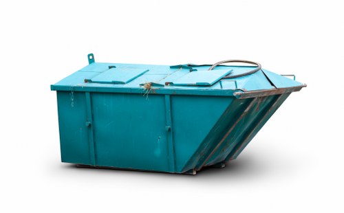 Commercial Waste Lee vehicle and team preparing to load commercial waste